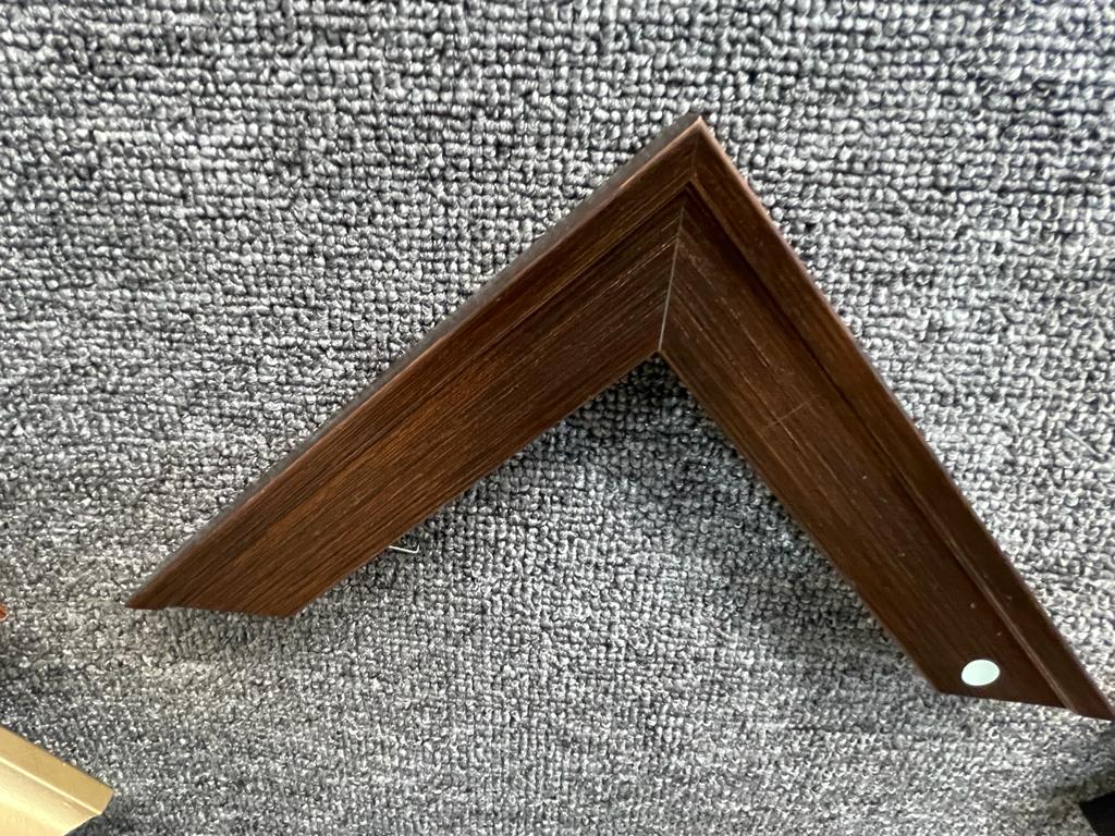T9:- 3cm X 2cm